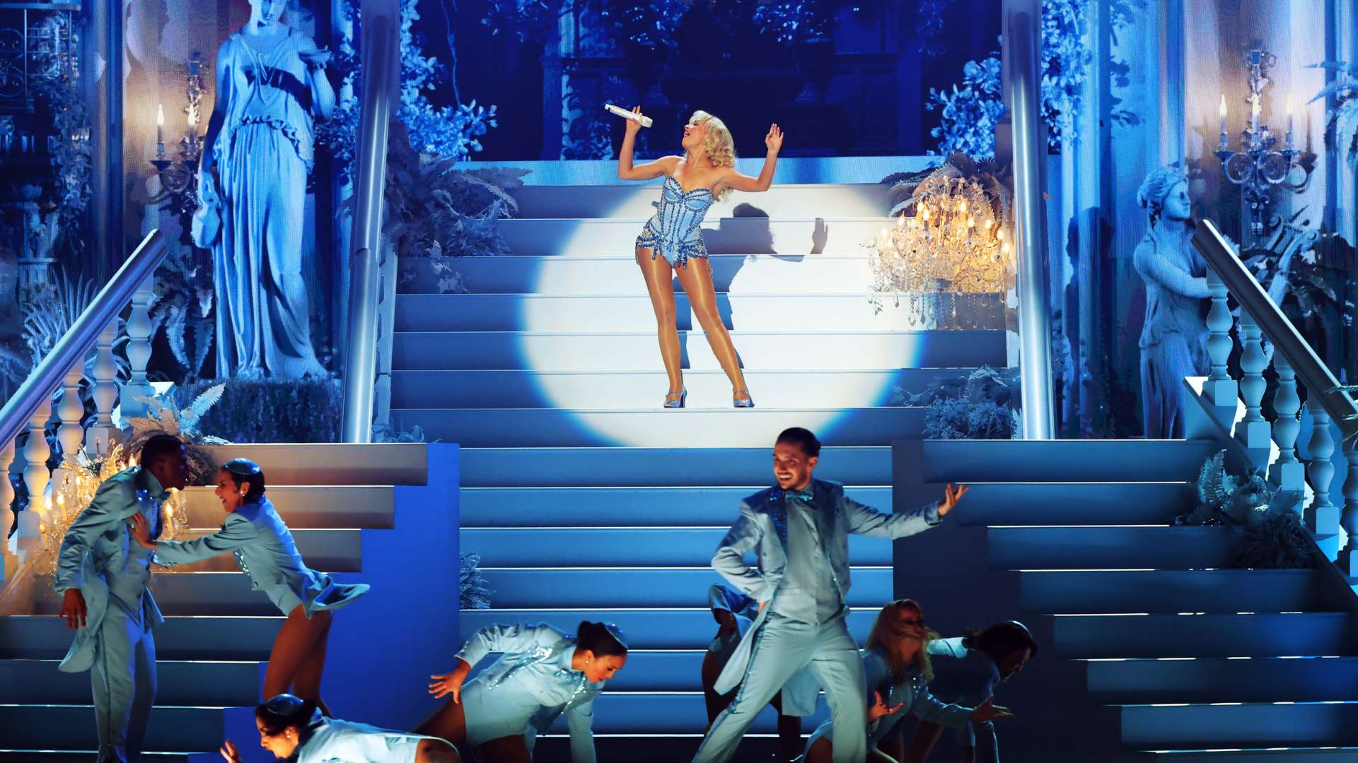 他在场上既 他在场上既